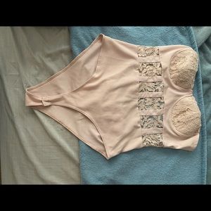 Strapless girdle